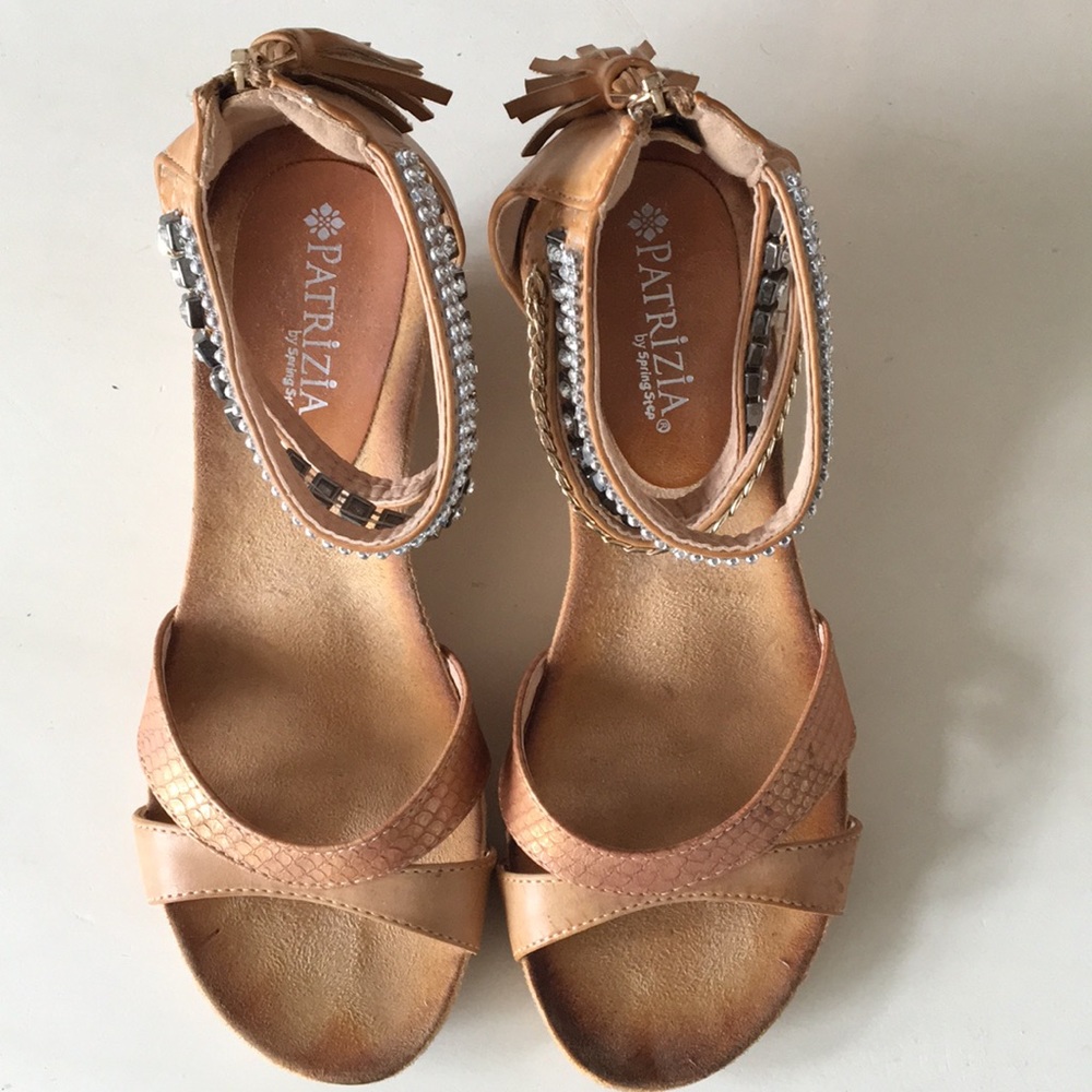 Embellish brown wedge sandals